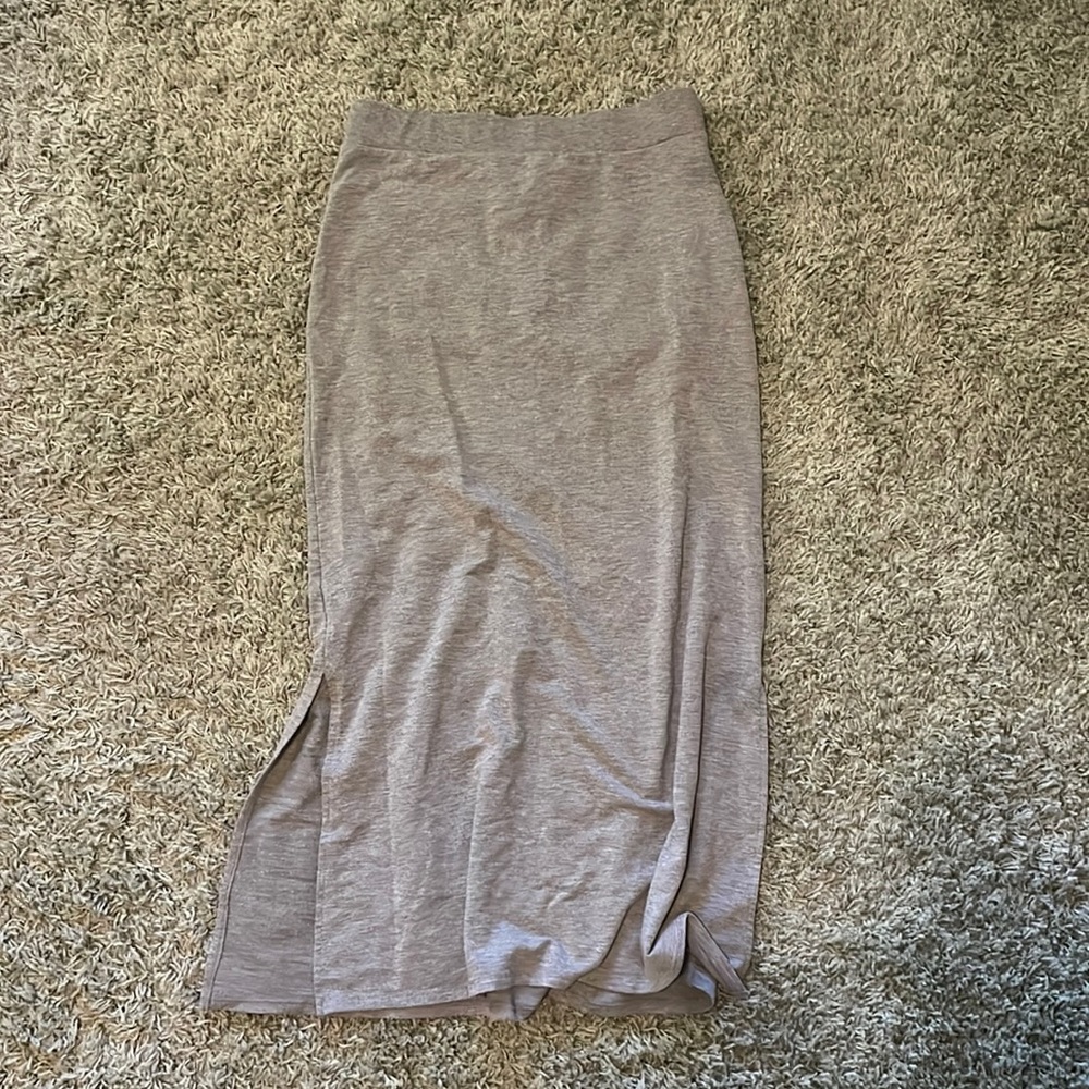 BOGO 💫 Motherhood Maternity Maxi Skirt